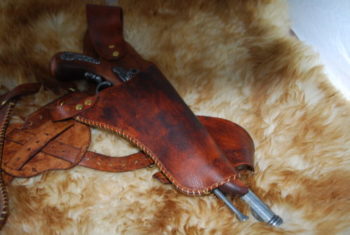 Double holster de torse avec pistolets