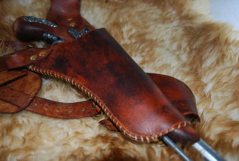 Double holster de torse avec pistolets