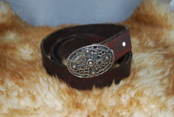 ceinture chocolat et boucle tortue