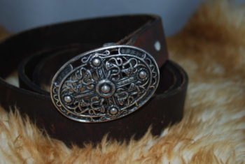 ceinture chocolat et boucle tortue