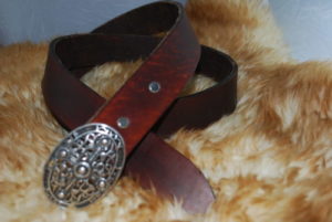 ceinture chocolat et boucle tortue