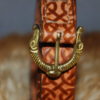 ceinture tan et boucle viking