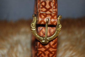 ceinture tan et boucle viking