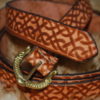 ceinture tan et boucle viking