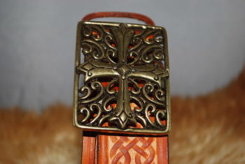 ceinture tan et boucle laiton croix